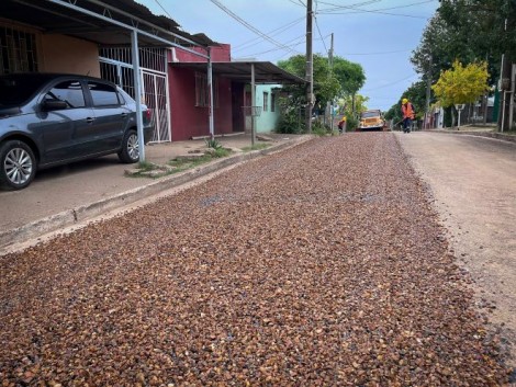 Intendente Lima y Director de Obras resaltan mejoras en las calles del Complejo Río Uruguay