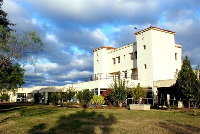 Fachada de Hogar del Adulto Mayor