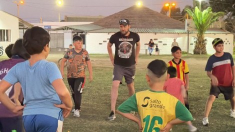 Escuelita de Fútbol gratuita de la Intendencia de Salto nuclea a más de 80 niñas y niños