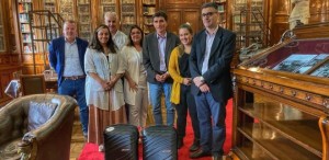 Director de Descentralización y diputado Lima devuelven las Valijas Viajeras al Poder Legislativo