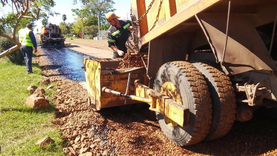 CONTINÚA EL TRABAJO DE OBRAS EN LAS CALLES DE LA CIUDAD Y EL INTERIOR ...